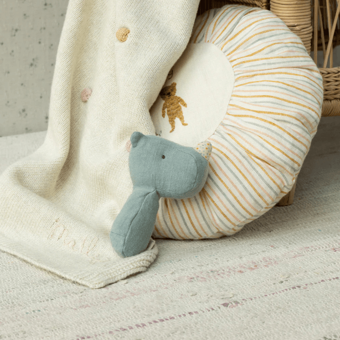 Hovedbilde lille nesehorn - rangle - dusty blue 
