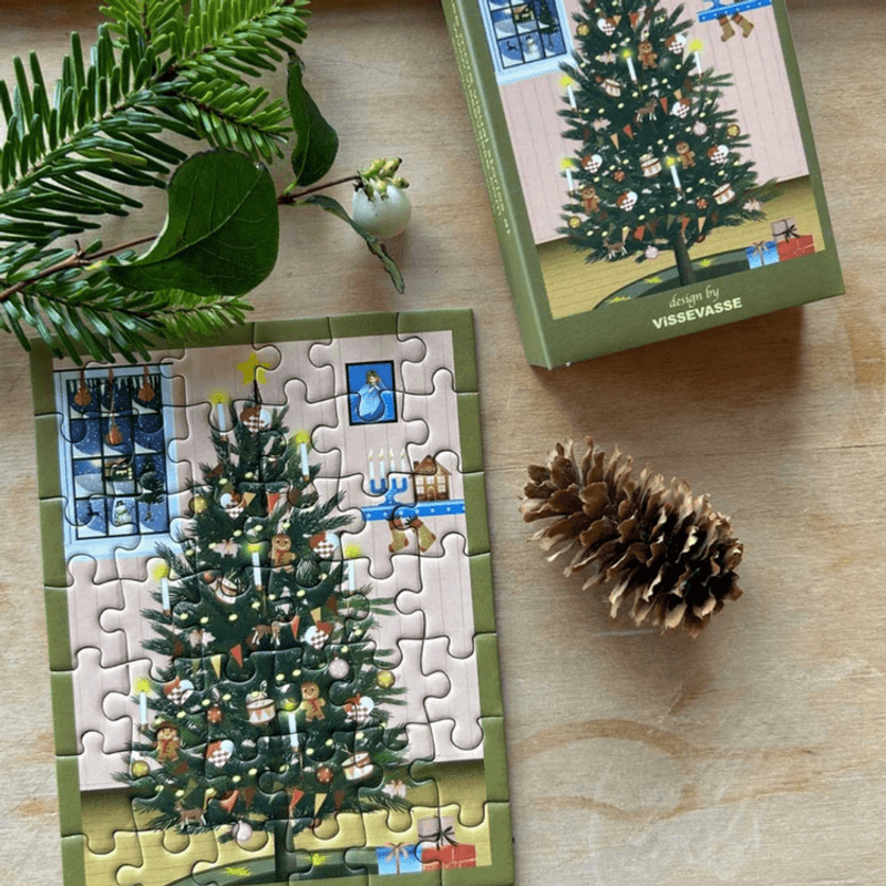 GLOWING CHRISTMAS TREE Puslespill – 150 brikker