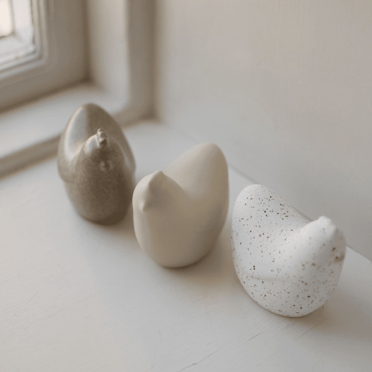 Mini Hen - white dot
